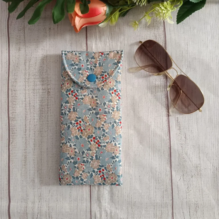 Funda de gafas de tela con cierre de solapa — Tilda azul