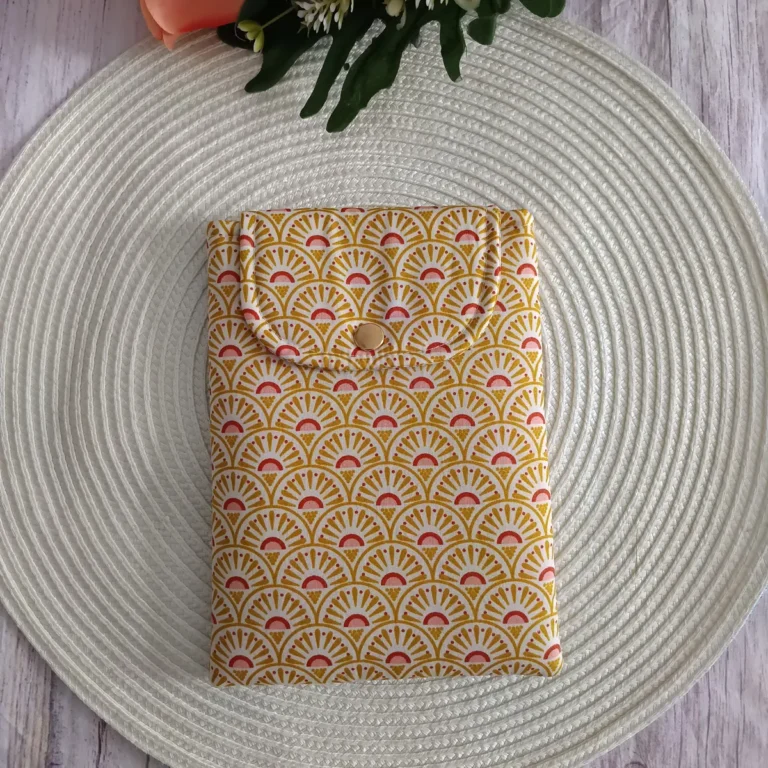 Funda de Kindle acolchada con solapa — Abanicos ocre