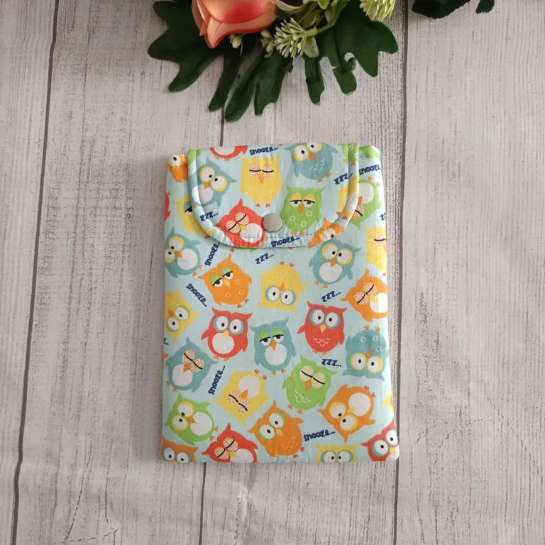 Funda de Kindle acolchada con solapa — Búhos