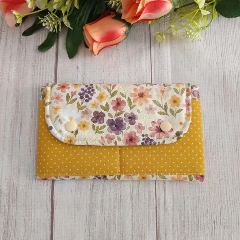 Neceser íntimo de tela hecho a mano — Flores y topos