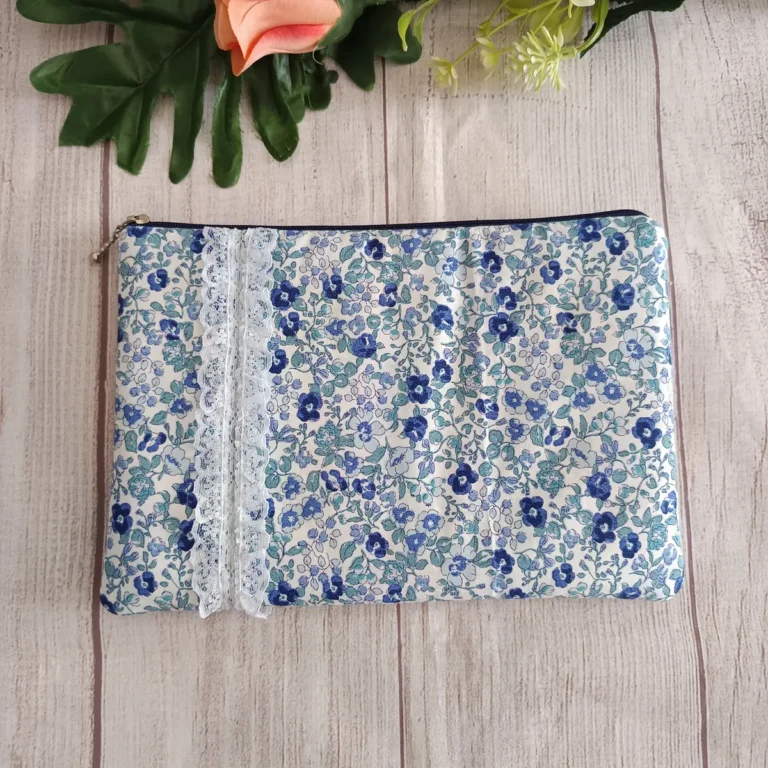Neceser plano de tela básico — Flores azul
